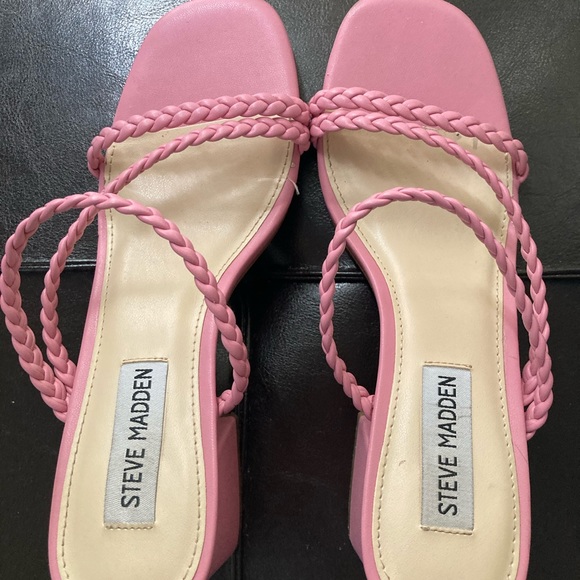 STEVE MADDEN VERY PRETTY PINK SHOES. Worn Only Once. - Picture 2 of 4
